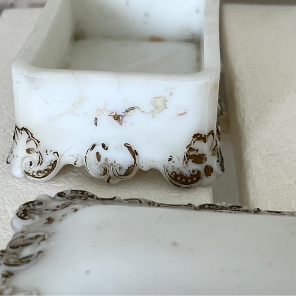 milk glass box Victorian trinket box antique - Picture 7 of 8